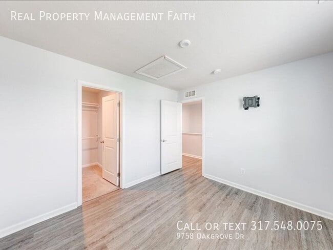 Building Photo - 9758 Oak Grove Dr