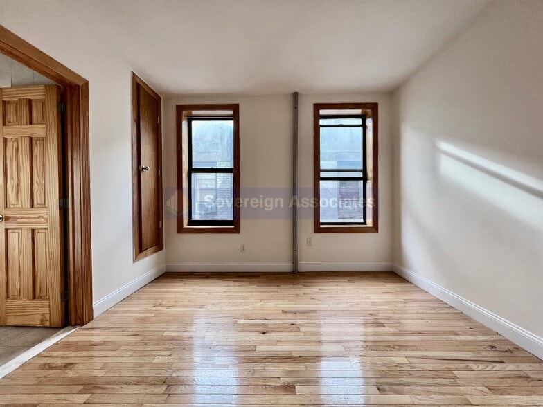 Building Photo - 555 W 160th St