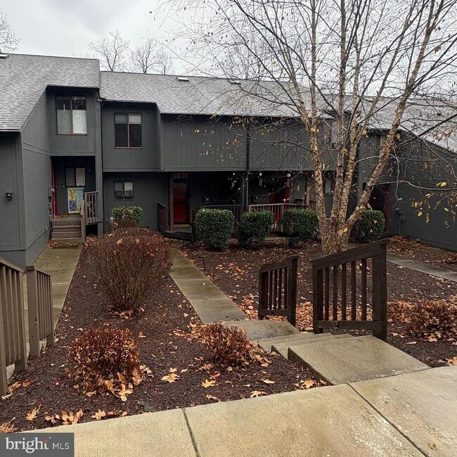 Building Photo - 46 Fishhook Ln