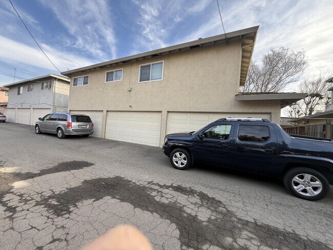 Building Photo - 3173 Neal Ave