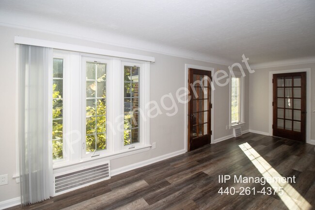 Building Photo - Stunning 3BR 2BA in Cleveland Heights!