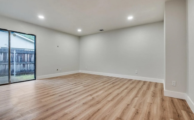 Building Photo - 7310 Chinaberry Rd