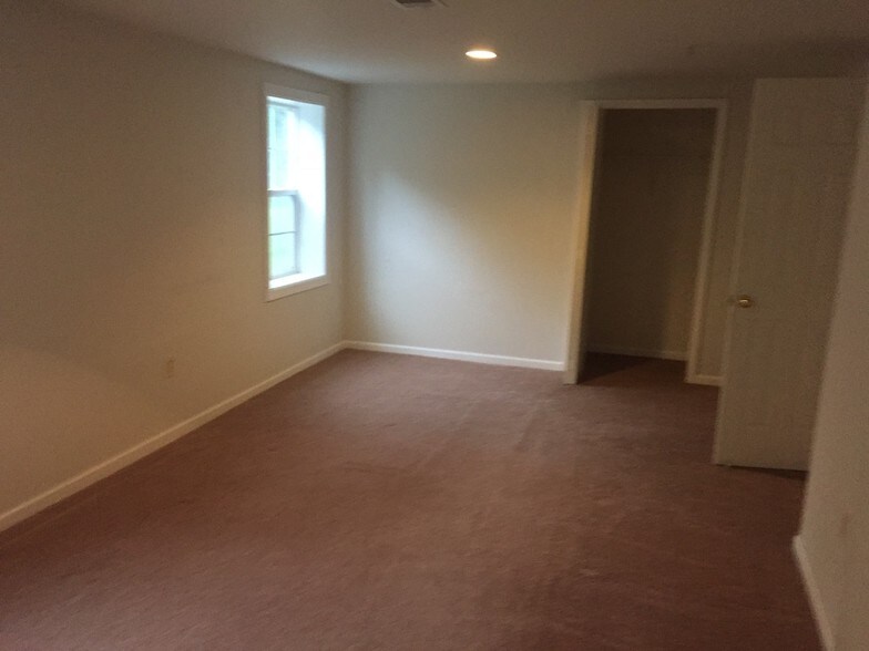 Living room 1 I - 4300 Stablemere Ct