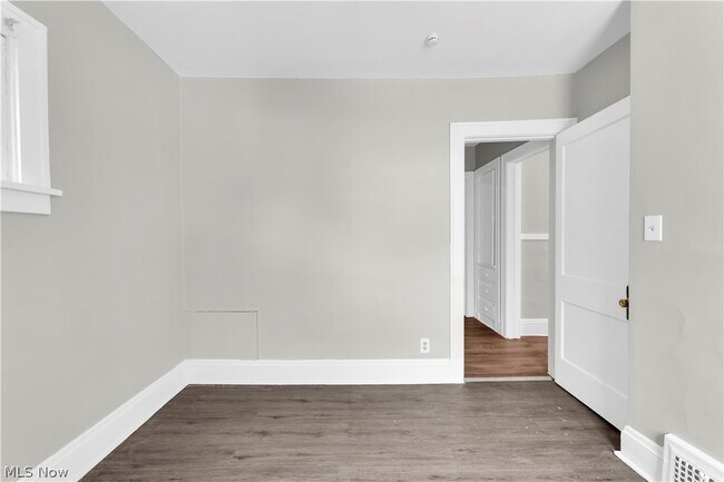 Building Photo - 3219 W 116th St