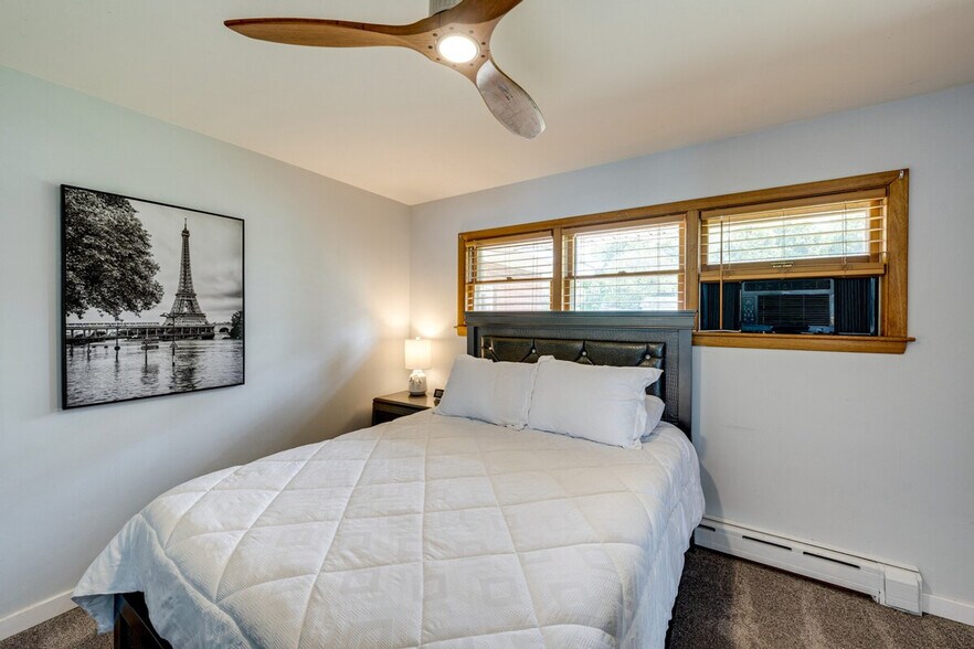 Building Photo - 811 N River Rd