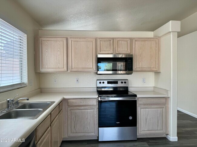 Building Photo - 2380 E Derringer Way