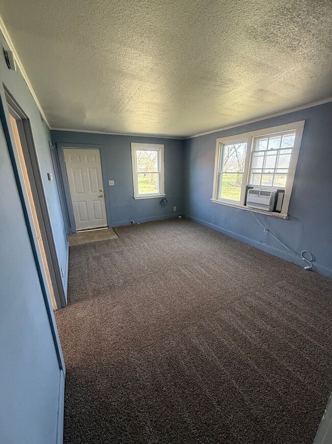 Building Photo - 2BD Pet Friendly Near Trooper Gate