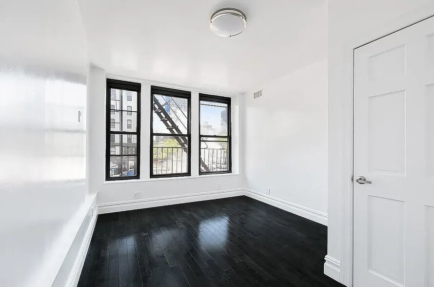 Building Photo - 64 Delancey St