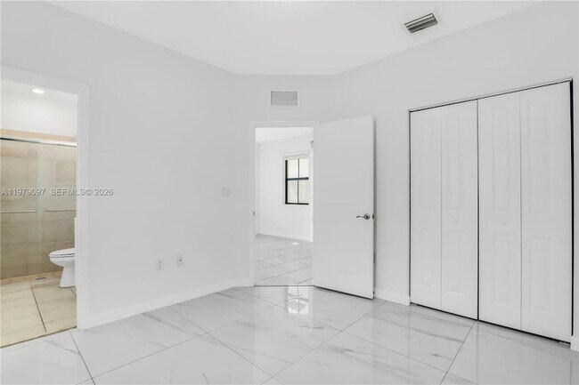 Building Photo - 2541 SE 1st St