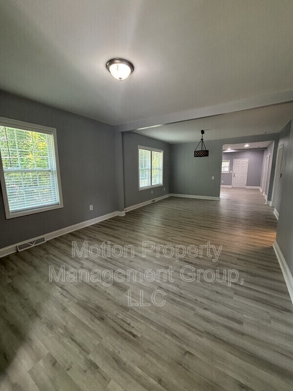 Building Photo - 131 Dixon Cir