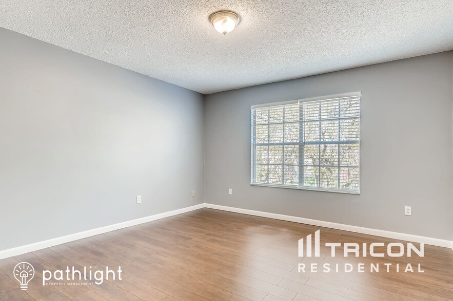 Building Photo - 102 Knights Hollow Dr
