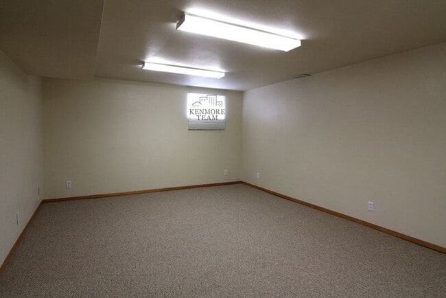 Building Photo - 4350 Elm Rd