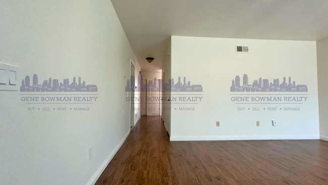 Building Photo - Beautiful 3 Bedroom / 2 Bathroom Home with...