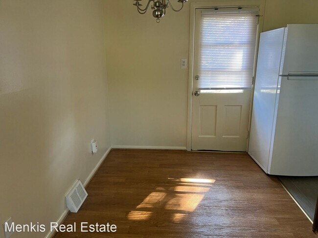 Building Photo - 3 br, 2 bath House - 3906 Denfeld Avenue