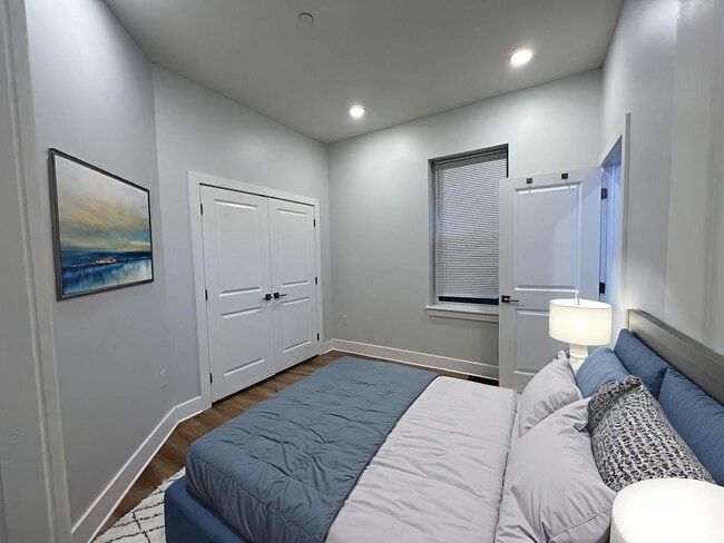 Building Photo - 4242 W Girard Ave