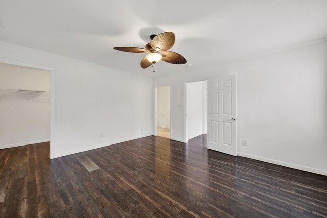Building Photo - Wonderful Three Bed Two Bath Home in Stanf...
