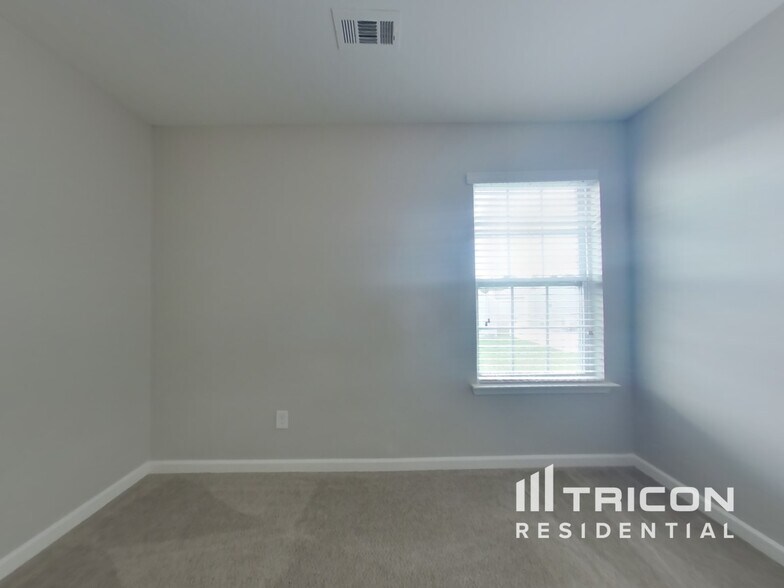 Building Photo - 3023 Crabapple Ln