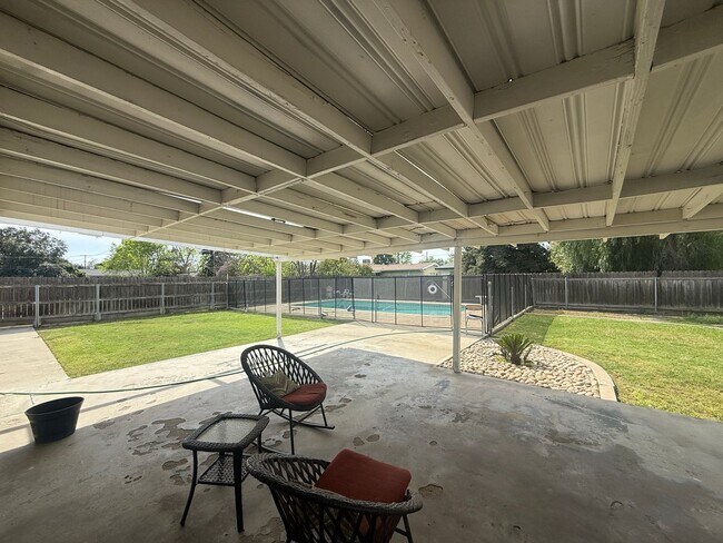 Building Photo - 3 bedrooms, 2-bathroom home with pool in Visalia, CA!