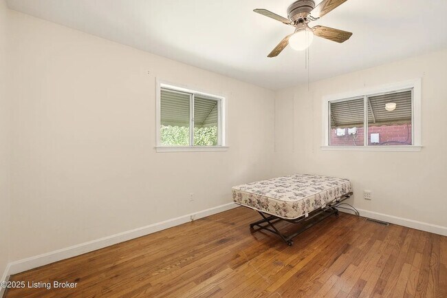 Building Photo - 415 N Hite Ave