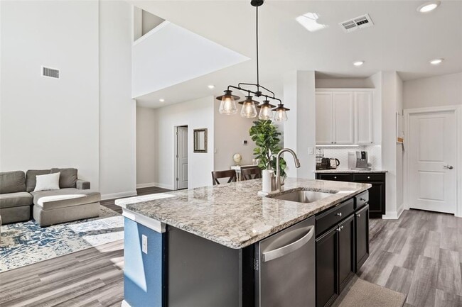 Building Photo - 134 Longmire Cv