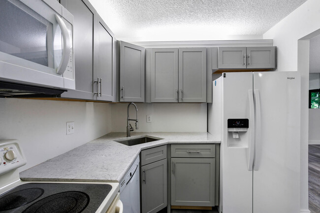 Building Photo - 628 Sea Pine Way