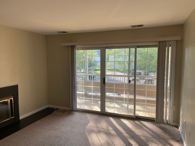 Building Photo - 115 Cascade Ct