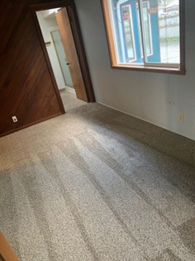 Building Photo - Exceptional Home in North Bend