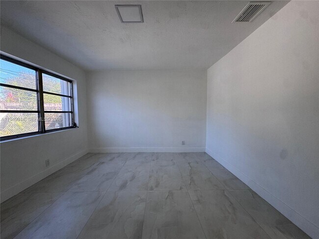 Building Photo - 1706 N 45th Ave