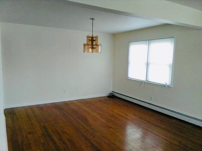 Building Photo - 38 1st St