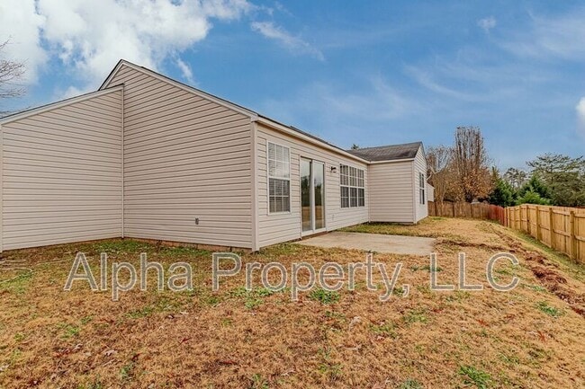 Building Photo - 4 Buzzell Ct