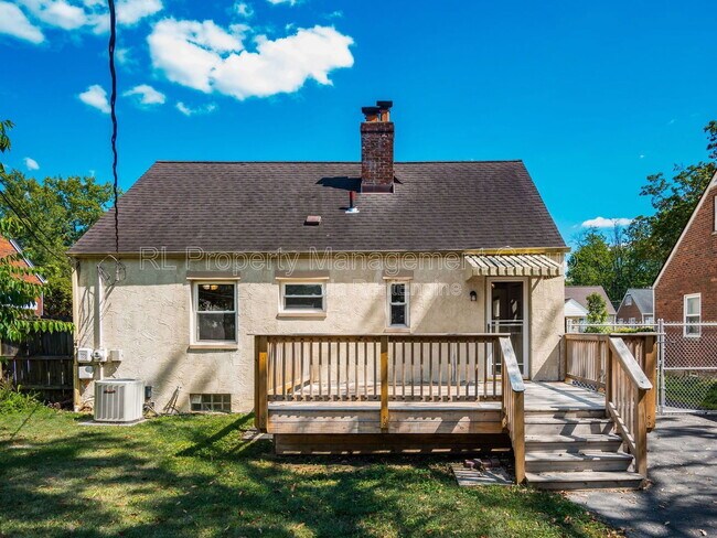 Building Photo - 925 S Chesterfield Rd