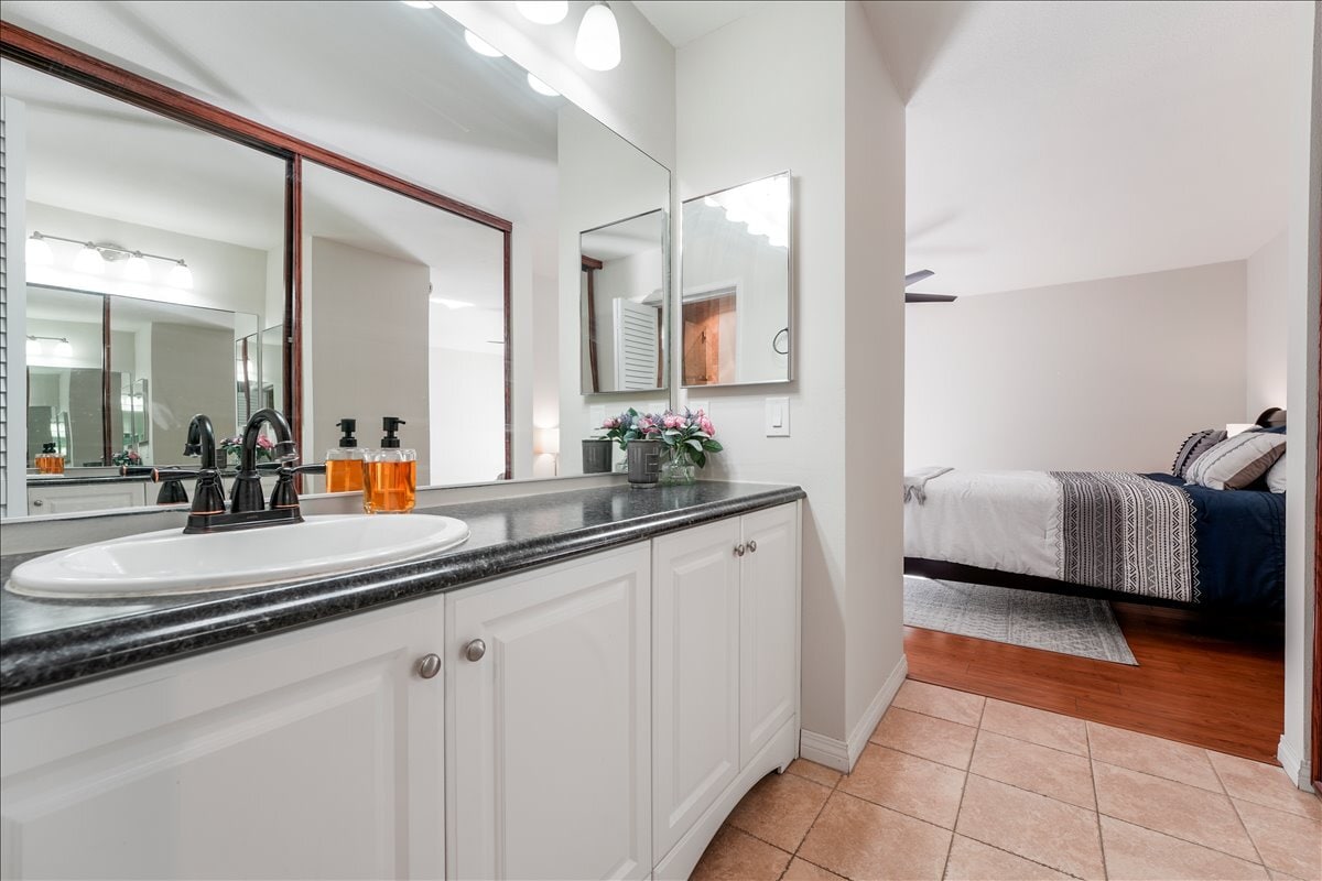 Building Photo - 6747 Friars Rd