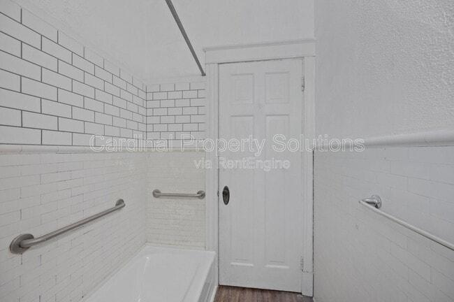 Building Photo - 816 Windham Ave