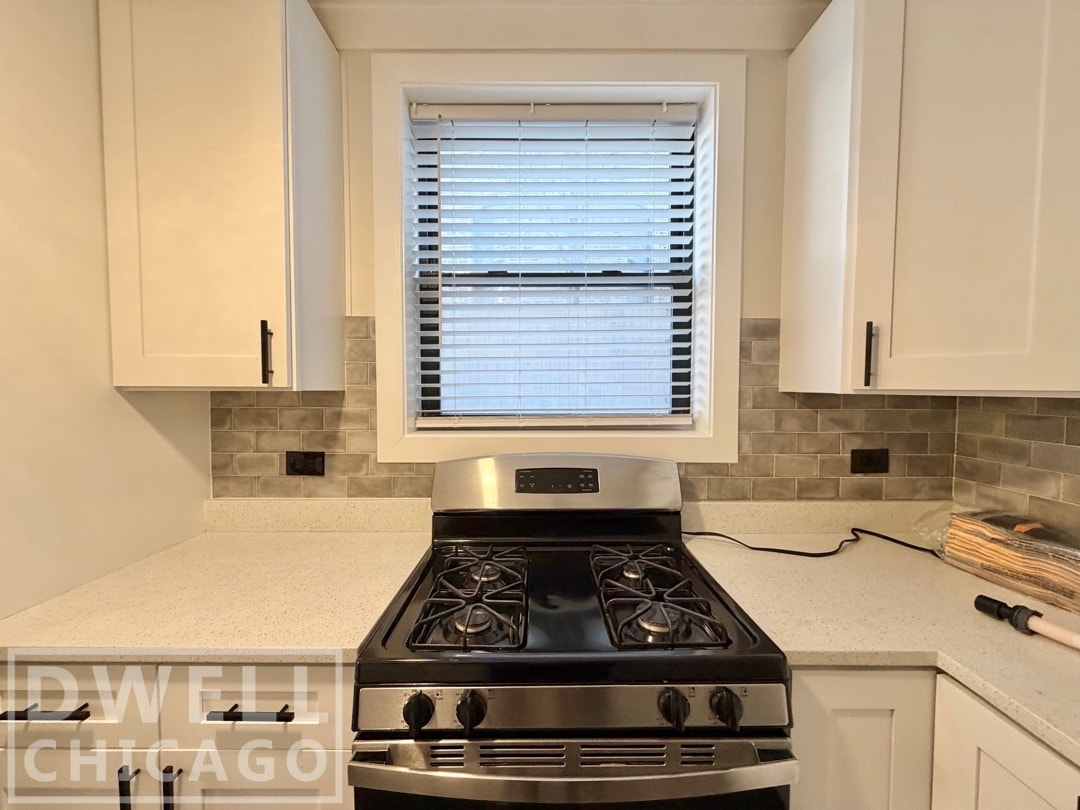 Building Photo - 3825 N Greenview Ave