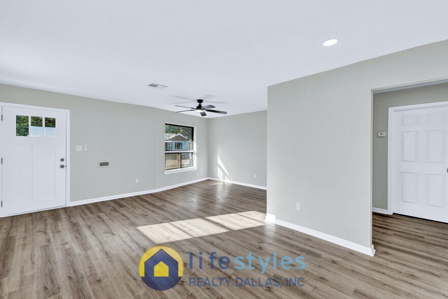 Building Photo - 520 Harlem Ave