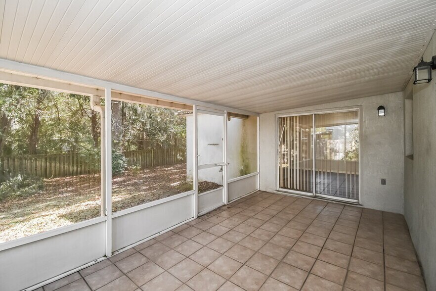 Building Photo - 12451 Glenn Hollow Dr