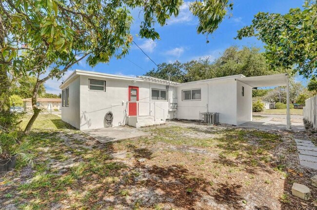 Building Photo - 2001 Washington St