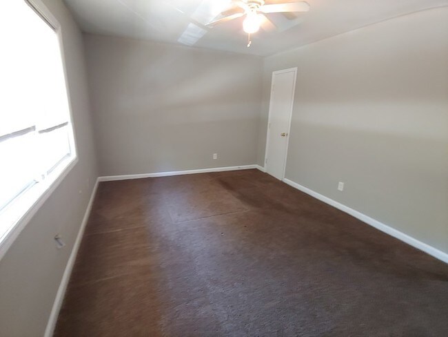 Building Photo - 1630 Line St