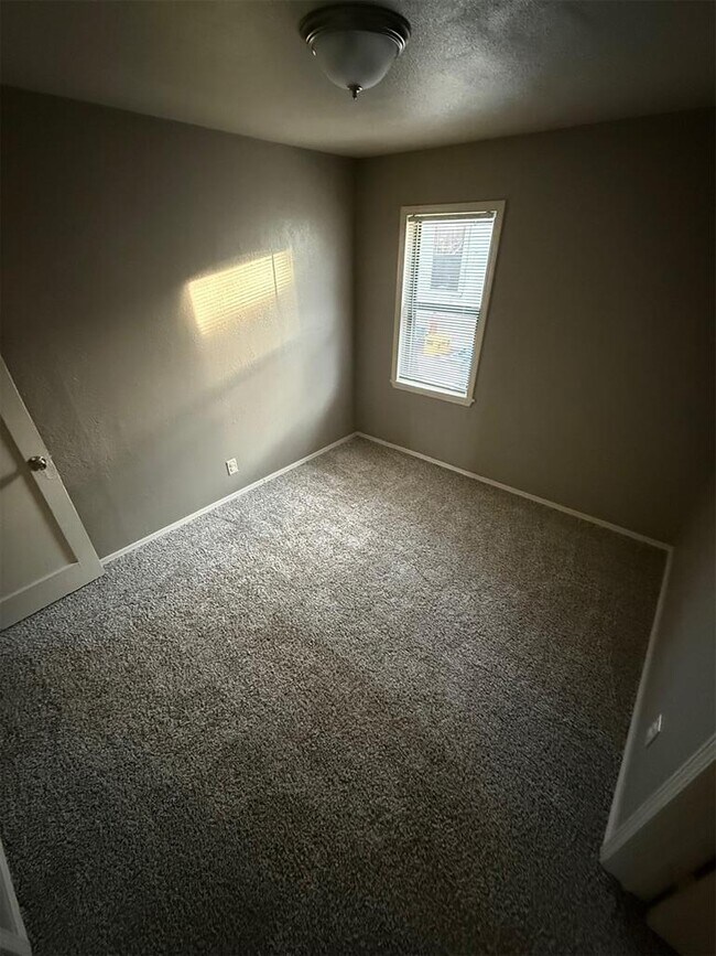 Building Photo - 1316 SW 14th St