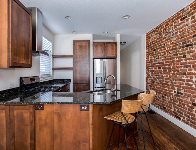 Building Photo - 3326 Quivas St