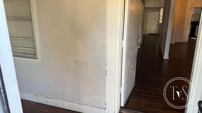 Building Photo - 1011 W 53rd St