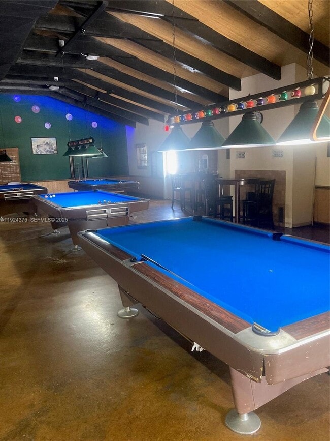 Building Photo - 310 NE 45th Pl