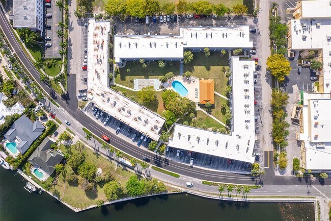 Building Photo - 250 Layne Blvd
