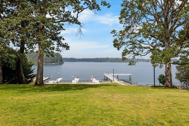 Building Photo - 2 Bed, 2 Bath Home – Prime Location Near F...