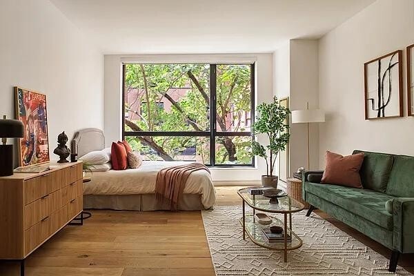 Building Photo - 540 W 28th St