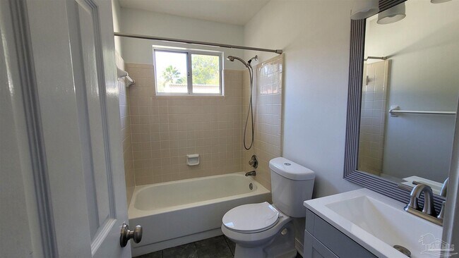 Building Photo - 4559 Tradewinds Dr
