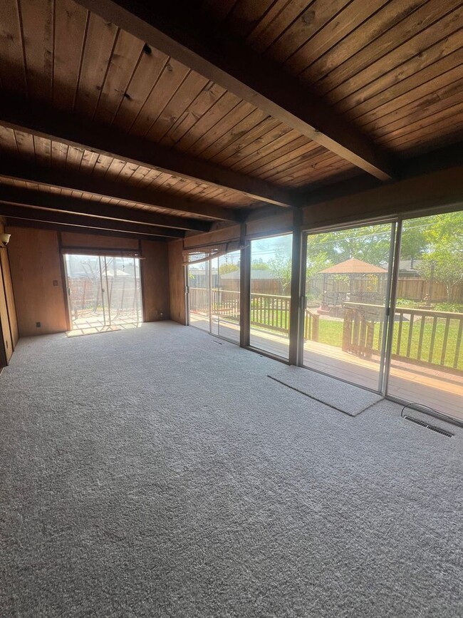Building Photo - Beautifully Landscaped Home in Rincon Valley!