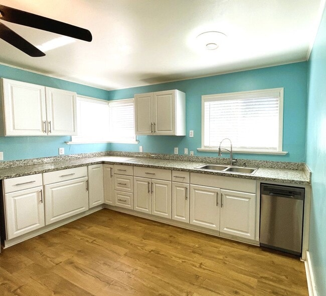 Building Photo - 5250 Whispering Creek Dr