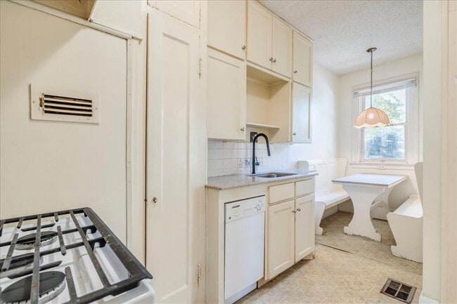 Building Photo - 1103 W 22nd St