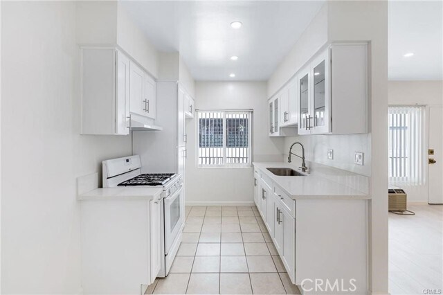 Building Photo - 580 W Stocker St